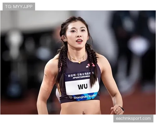 吴艳妮赛前涂睫毛膏上场,粉丝狂喊“美妆博主误入田径场” 吴艳妮赛前涂睫毛膏上场,粉丝狂喊“美妆博主误入田径场”